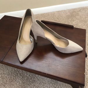 Forever 21 Beige Size 8 Suede Heels
